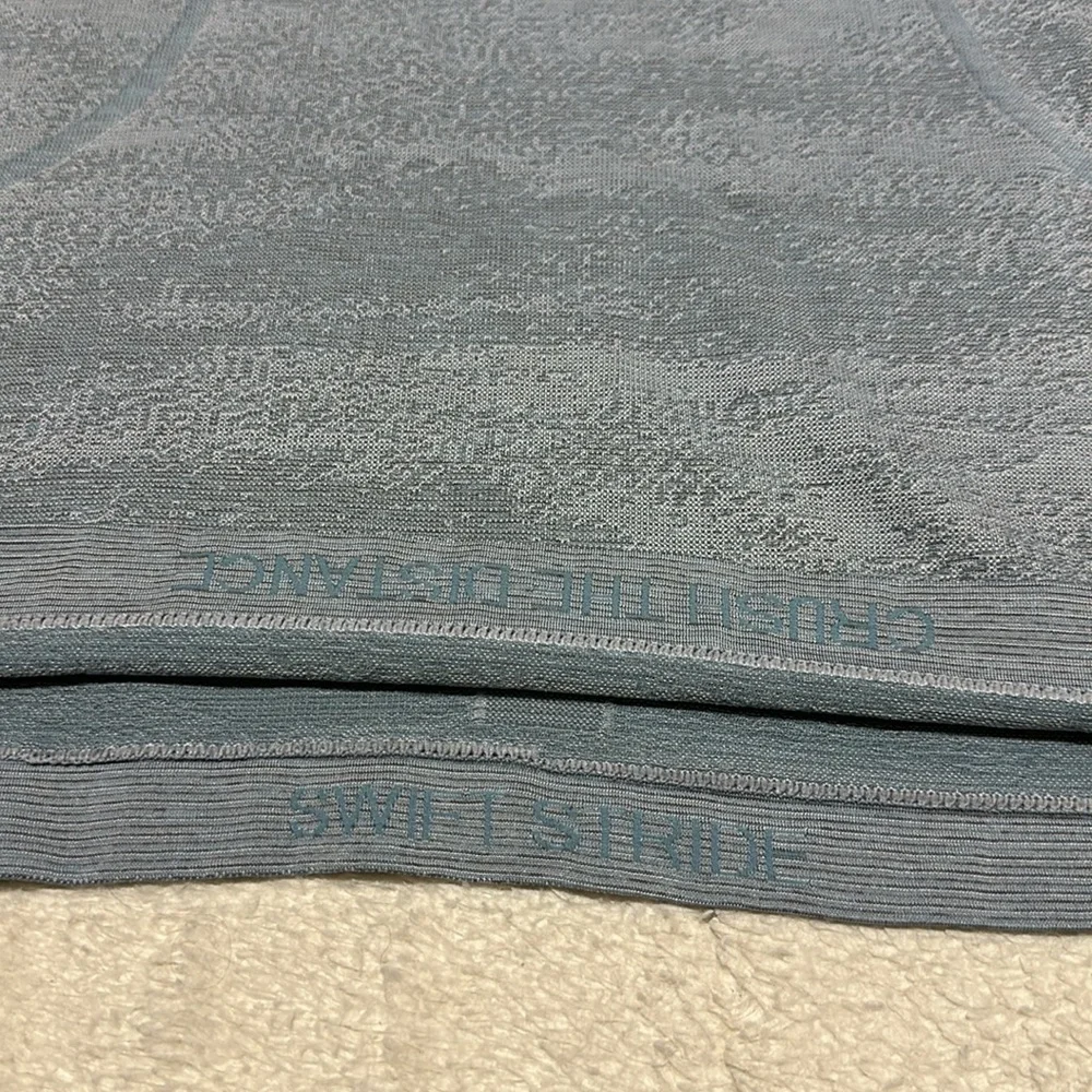 lululemon athletica Women's Short Sleeve Tee in Light Gray